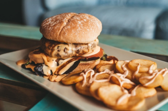 otro tipo de hamburguesas con patatas